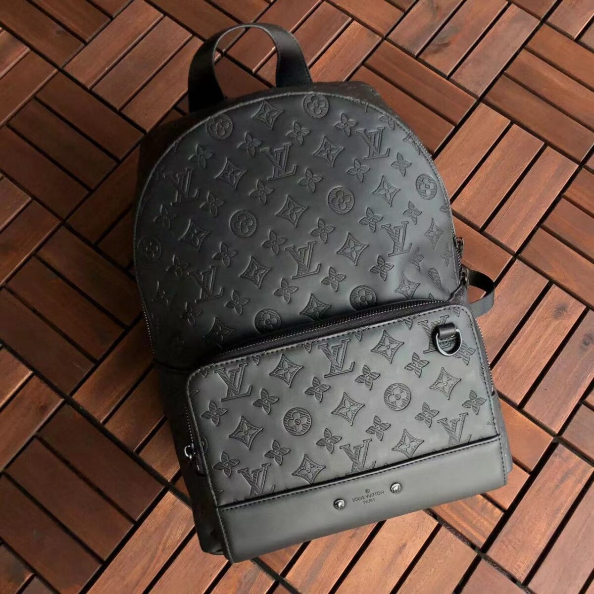 Louis Vuitton Bag (L26cm x W16cm x H35cm) - Image 1